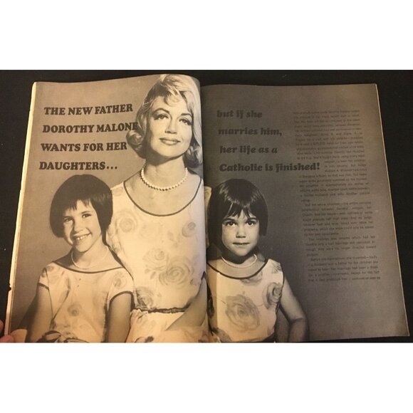 Silver Screen Magazine VINTAGE Dec. 1966 Vol. 36 No. 12 U.Andress Cary Grant - Picture 6 of 11